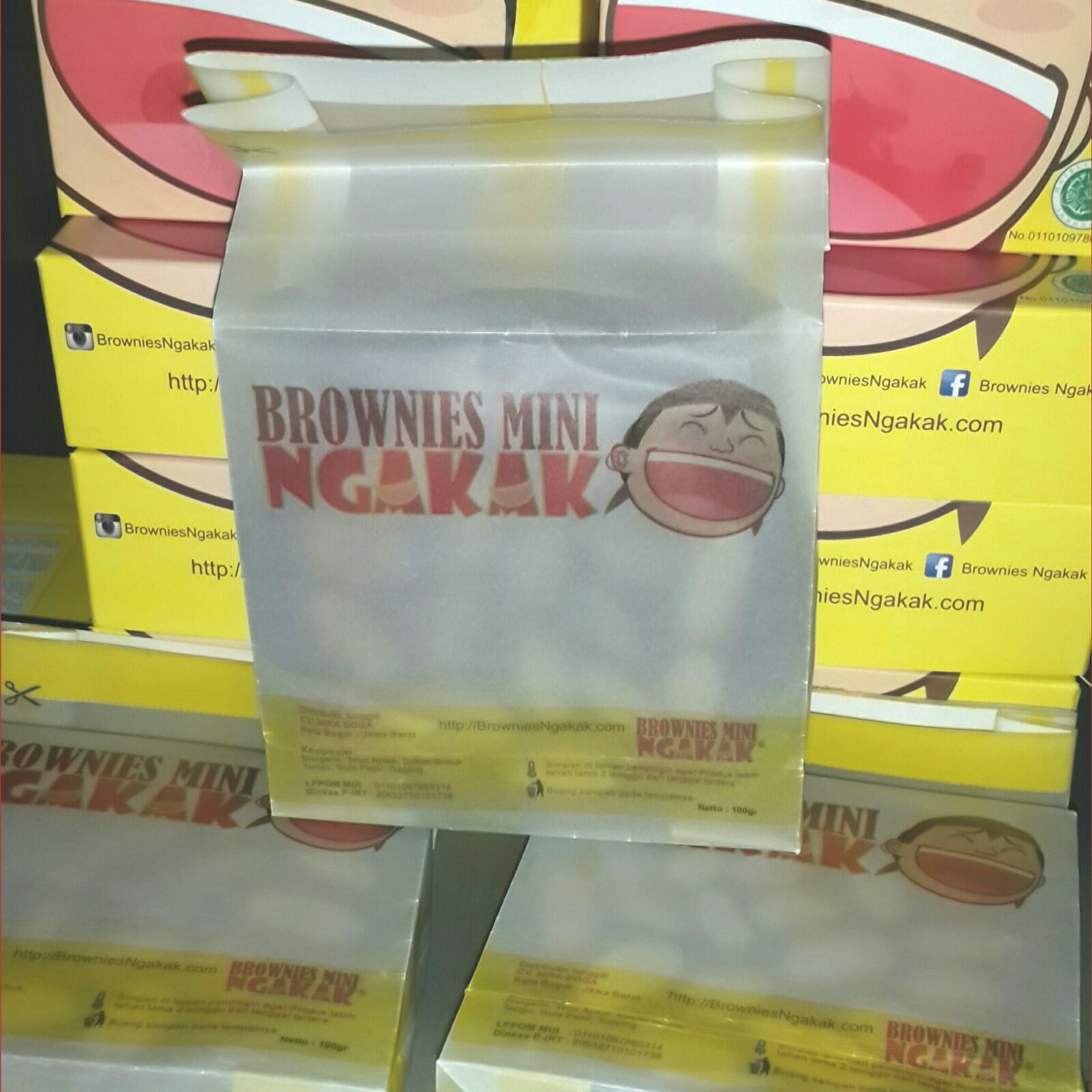 Brownies Mini - Brownies NGAKAK Brownies Mini - Brownies NGAKAK Wax Paper Pack